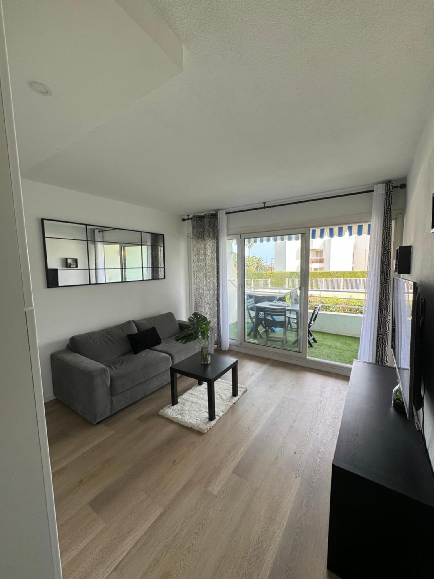 Appartemment Vue Et Piscine Appartement Villeneuve-Loubet